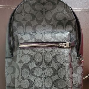 💫COACH black signature, crossbody bag.